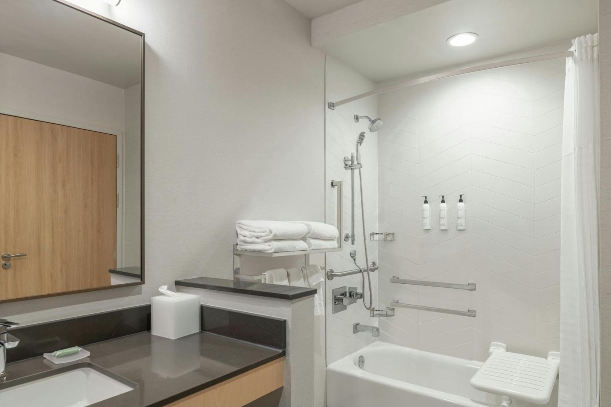 Fairfield By Marriott Inn & Suites Kansas City At The Legends Exterior photo