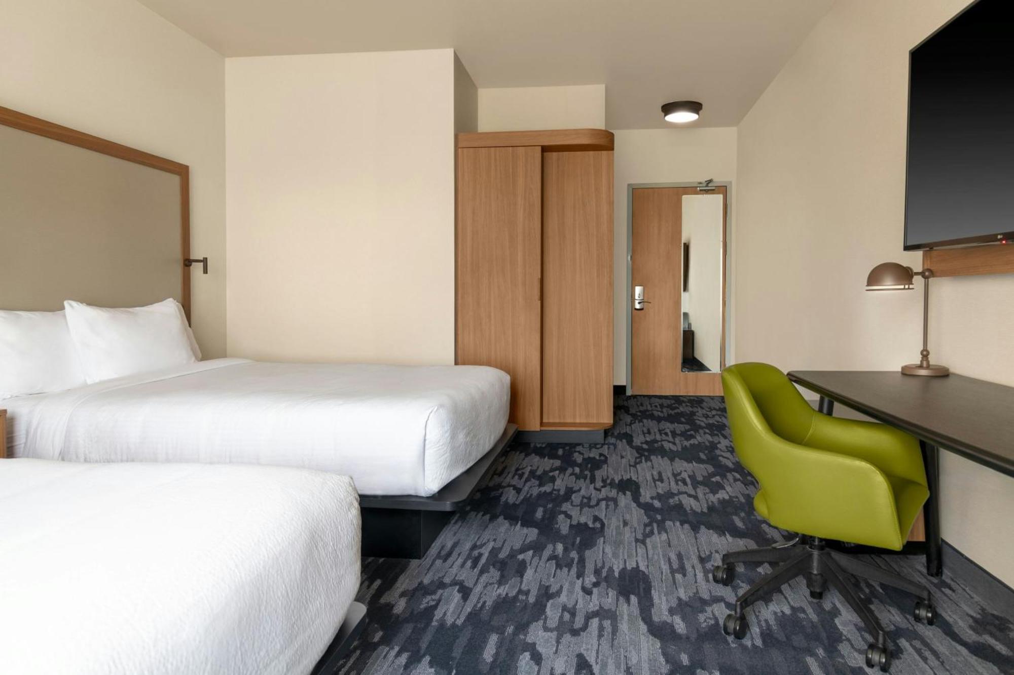 Fairfield By Marriott Inn & Suites Kansas City At The Legends Exterior photo