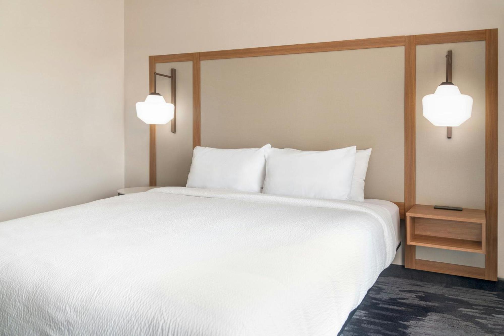 Fairfield By Marriott Inn & Suites Kansas City At The Legends Exterior photo