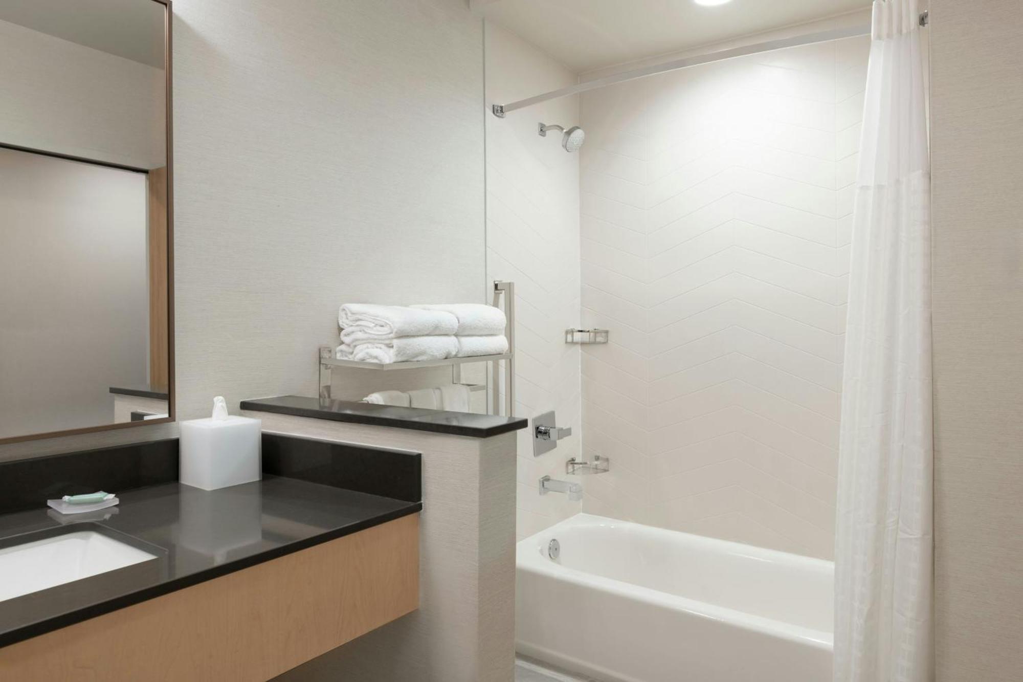 Fairfield By Marriott Inn & Suites Kansas City At The Legends Exterior photo