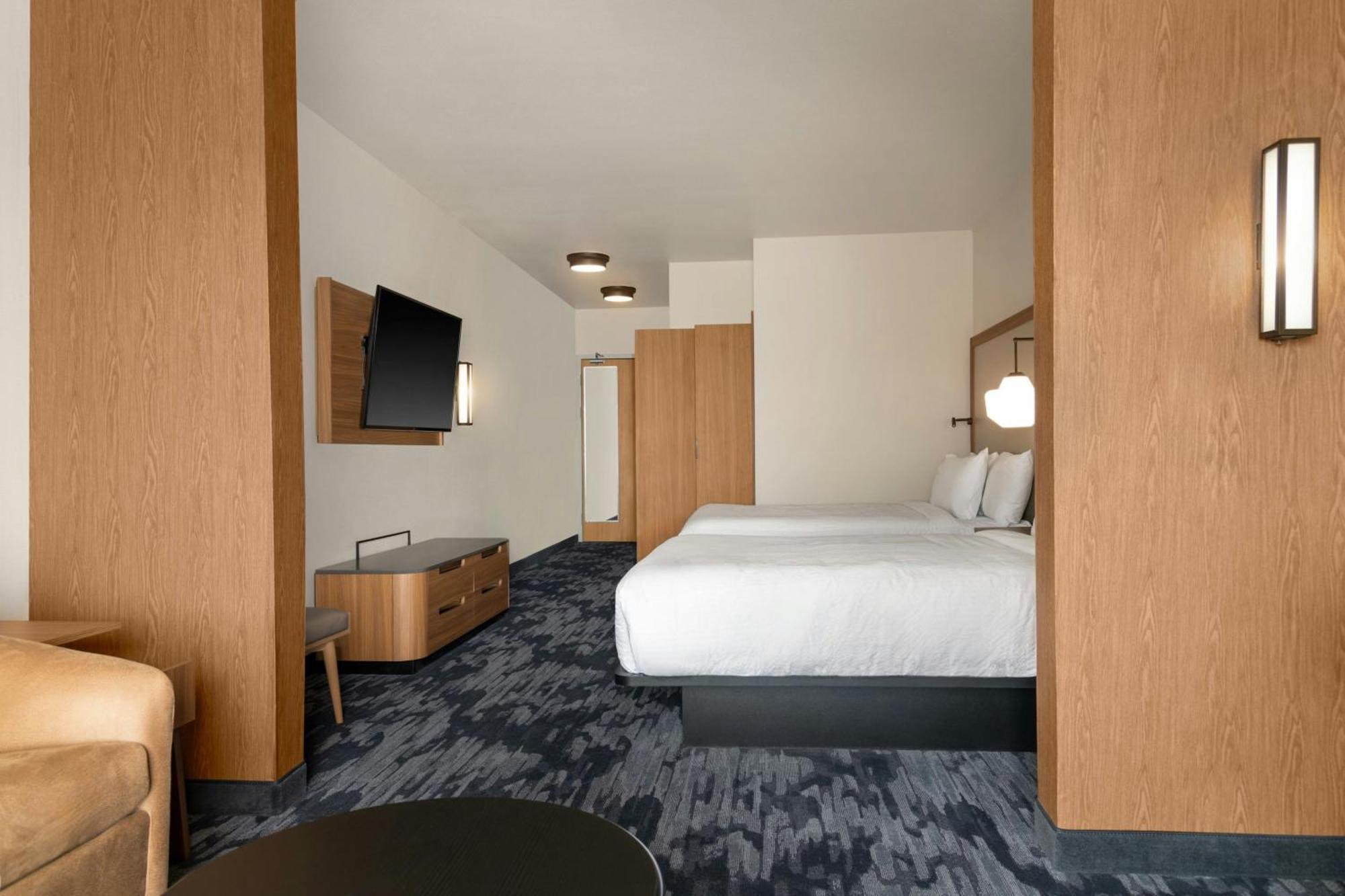 Fairfield By Marriott Inn & Suites Kansas City At The Legends Exterior photo