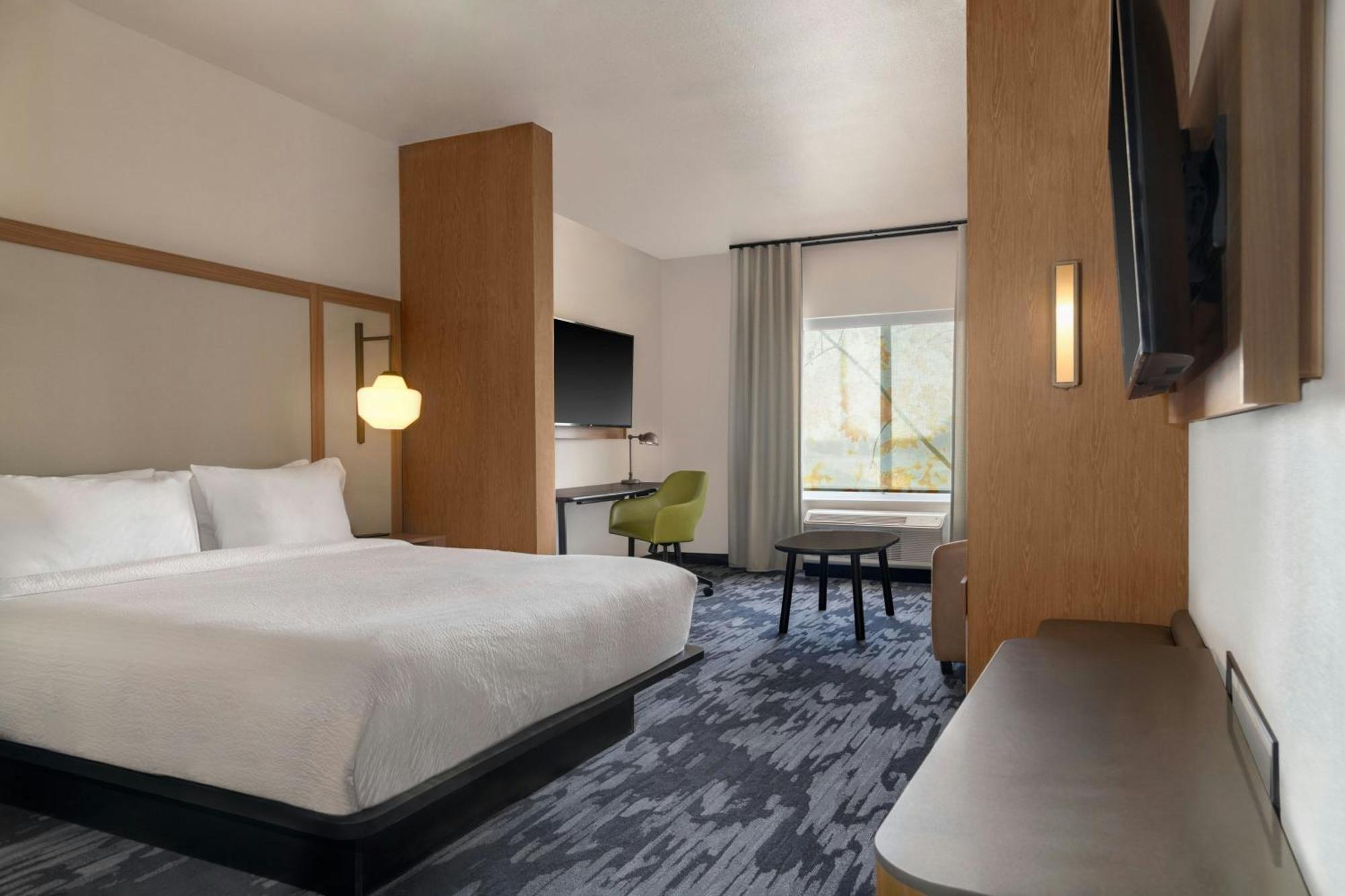 Fairfield By Marriott Inn & Suites Kansas City At The Legends Exterior photo