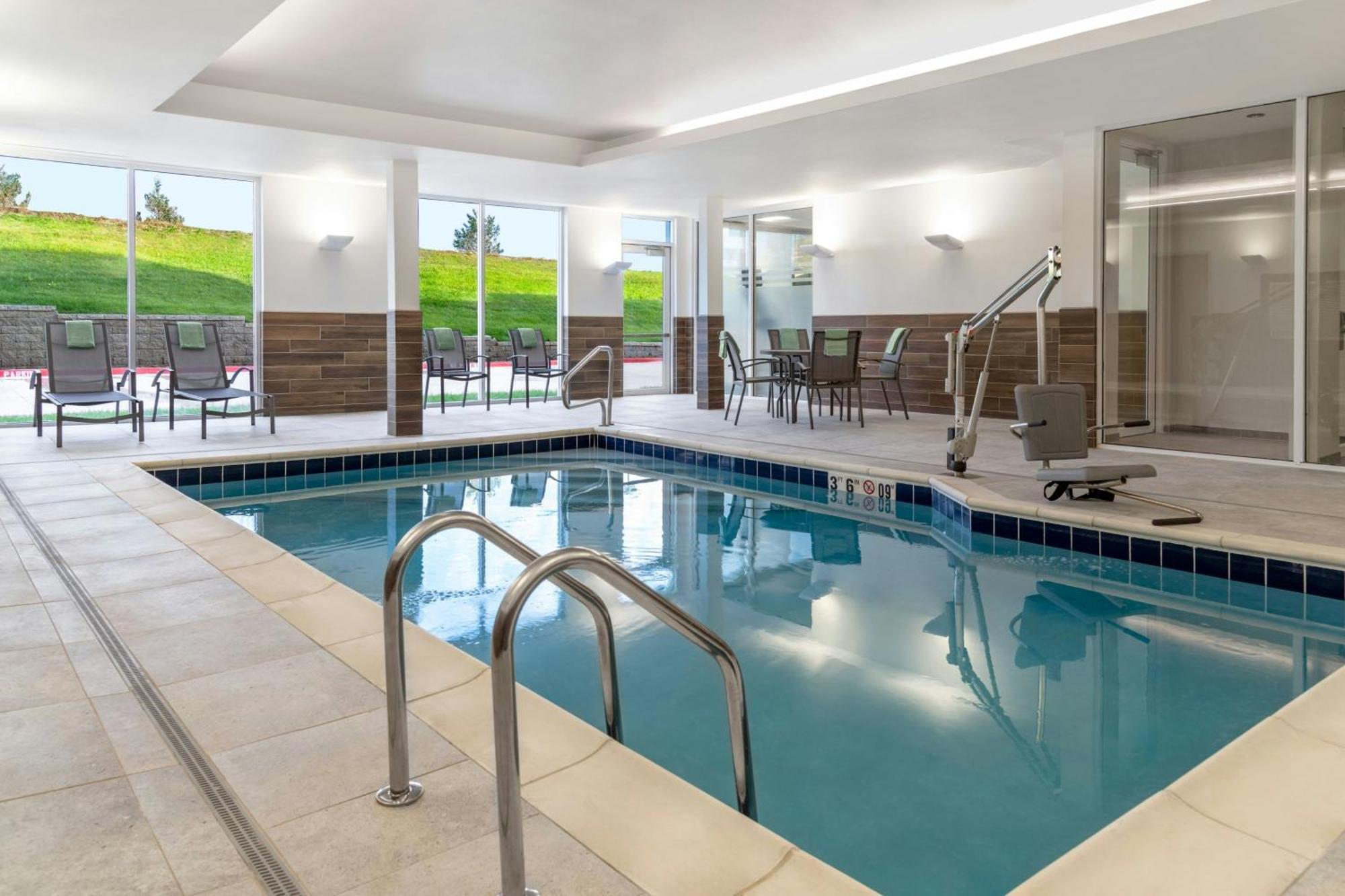 Fairfield By Marriott Inn & Suites Kansas City At The Legends Exterior photo