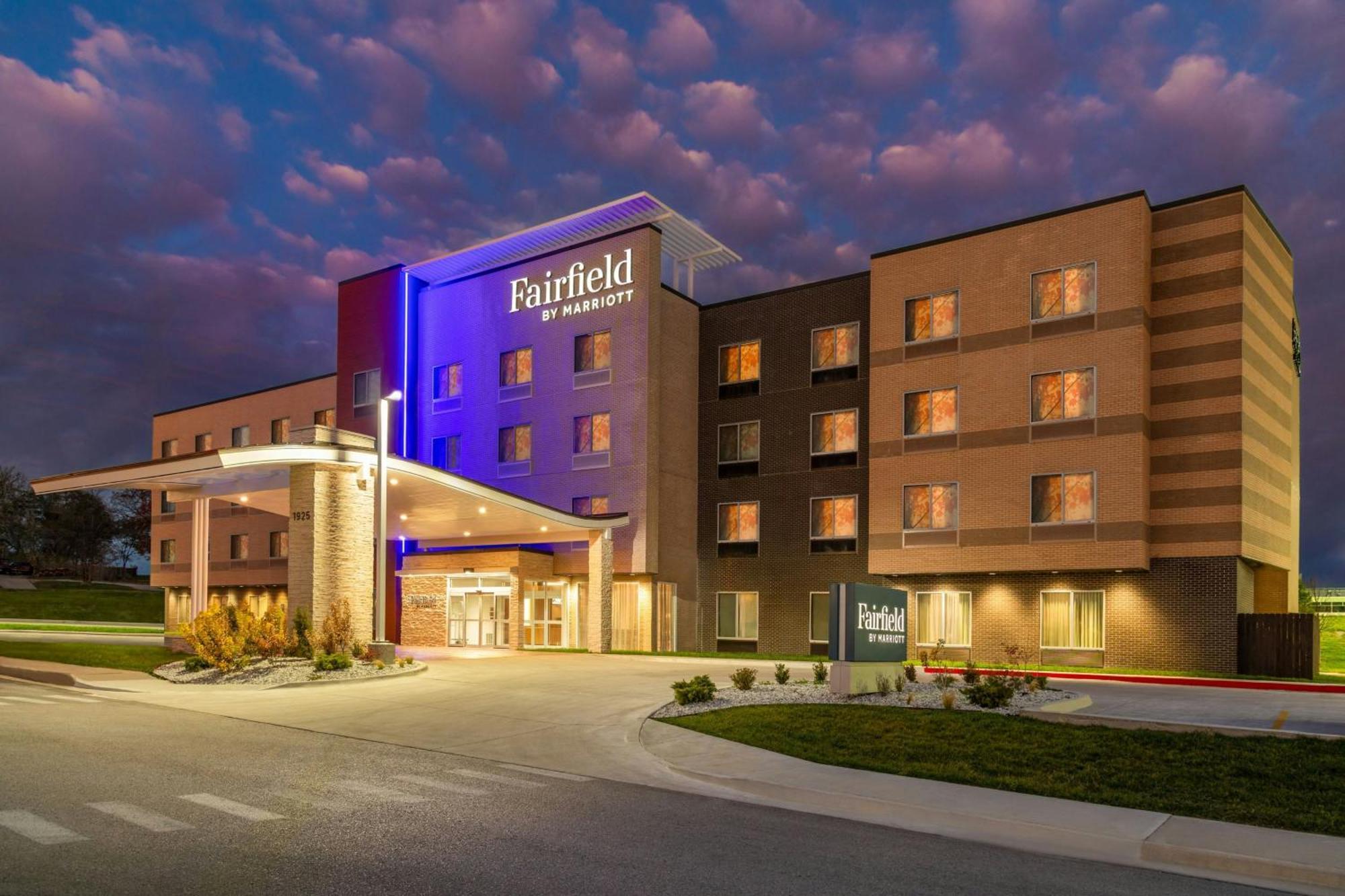 Fairfield By Marriott Inn & Suites Kansas City At The Legends Exterior photo
